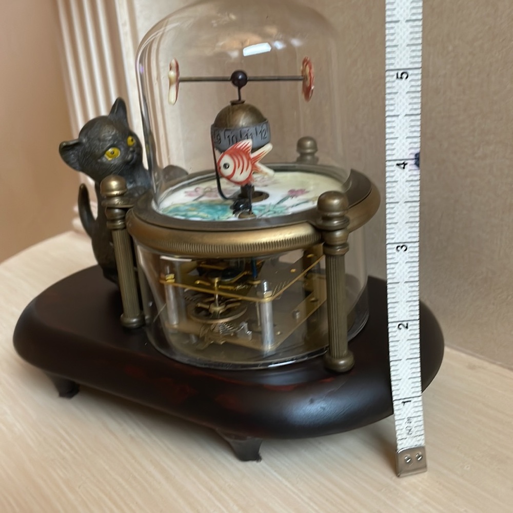 Cat Catching Fish in Glass Case Clock - Picture 8 of 9